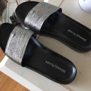 Donald pliner sandals used once